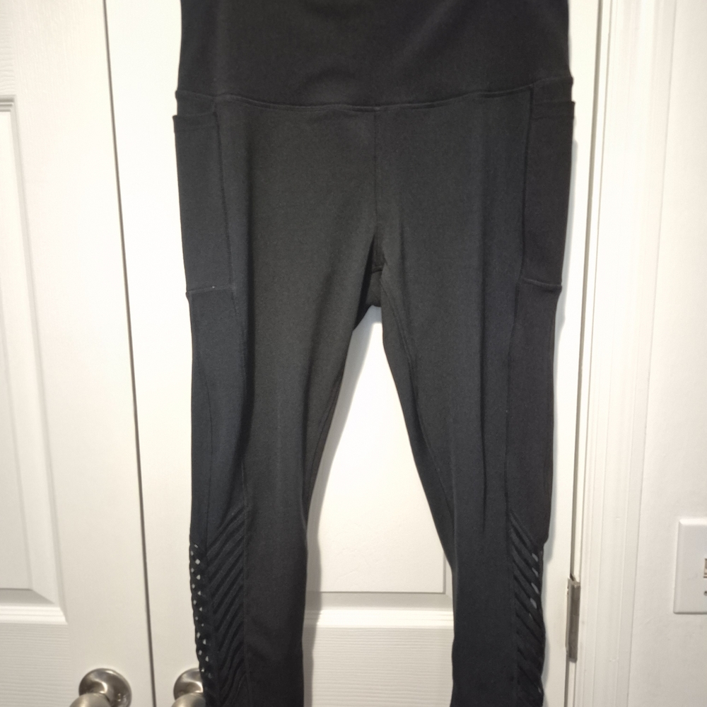 Black Women's High-Waist Leggings with Side Pockets